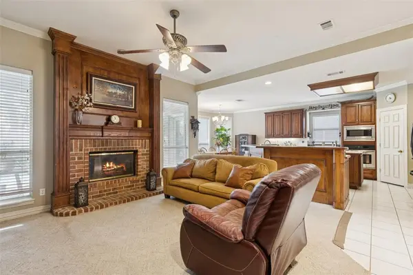 1625 Oak Creek Drive, Hurst, TX 76054