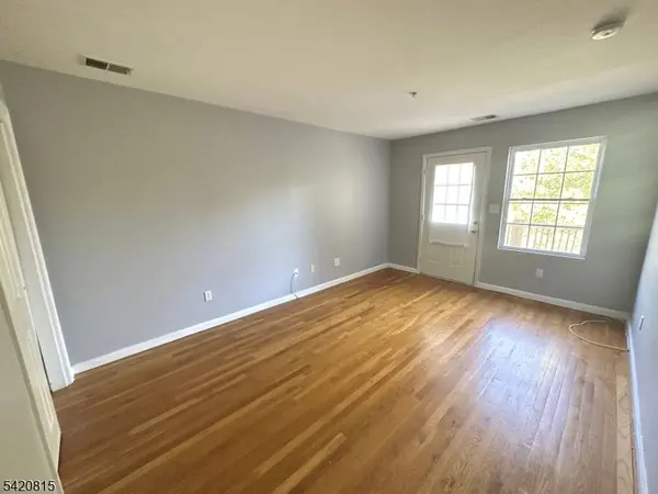 111 Harris Ave #5, Middlesex Boro, NJ 08846