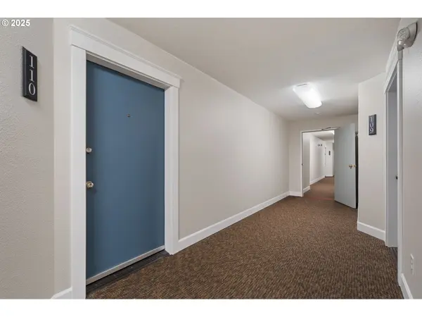 8720 SW TUALATIN RD #110, Tualatin, OR 97062