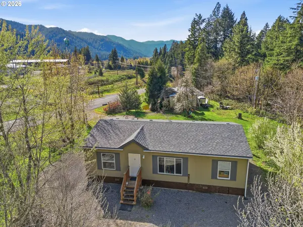 76113 FISH HATCHERY RD, Oakridge, OR 97463