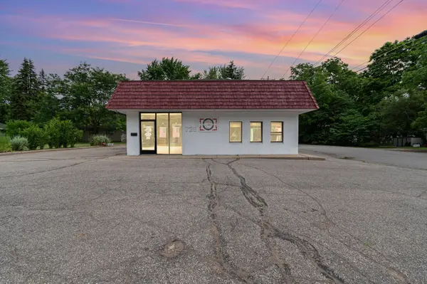 725 E Center, Ithaca, MI 48847