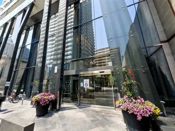 65 St Mary ST #810, Toronto C01, ON M5S 0A6