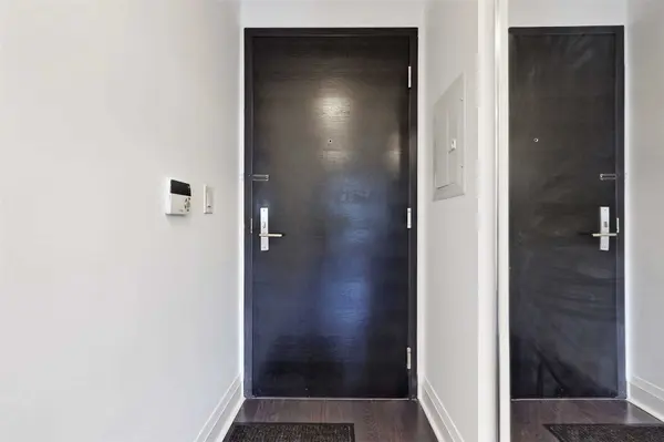 65 St Mary ST #810, Toronto C01, ON M5S 0A6