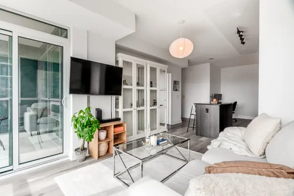 35 Brian Peck CRES #515, Toronto C11, ON M4G 0A5