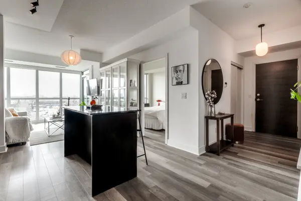 35 Brian Peck CRES #515, Toronto C11, ON M4G 0A5