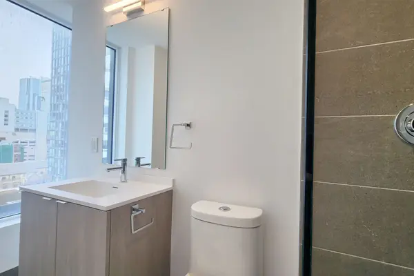 100 Queen ST E #1815, Toronto C08, ON M5C 0B5