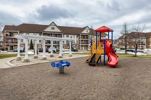 94 Aspen Springs DR #104,  Clarington,  ON L1C 5N4