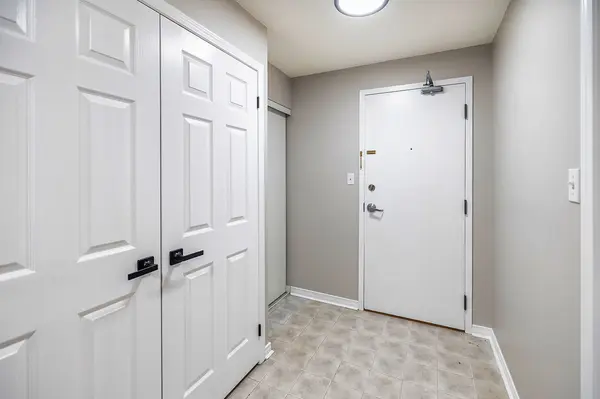 94 Aspen Springs DR #104, Clarington, ON L1C 5N4