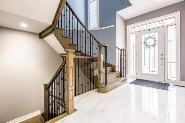 228 FLEETWOOD DR, Oshawa, ON L1K 3E7