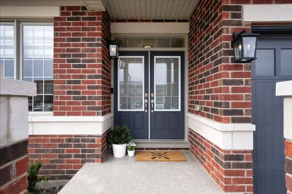 1952 Queensbury DR, Oshawa, ON L1K 0S1