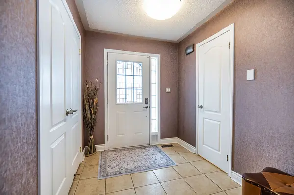 66 Stillwell LN, Clarington, ON L1B 1R4