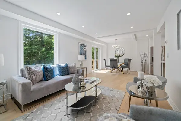 227 Thoms CRES, Newmarket, ON L3Y 1C9