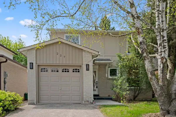 227 Thoms CRES, Newmarket, ON L3Y 1C9