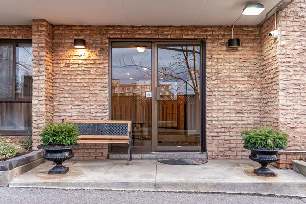 15390 Yonge ST #406, Aurora, ON L4G 1N8