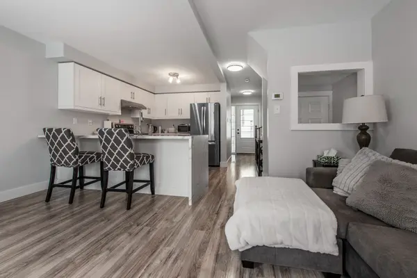 67 Hawthorne CRES, Barrie, ON L4N 9Y8