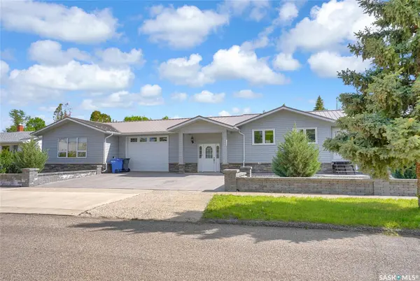 110 3rd AVENUE W, Gravelbourg, SK S0H 1X0