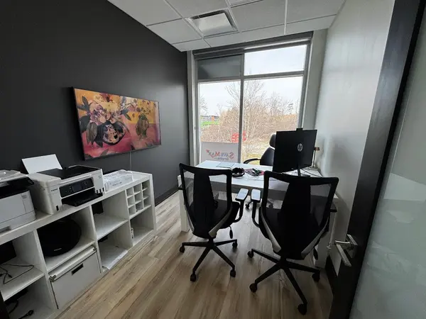 1670 North Service RD #305, Oakville, ON L6H 7G3