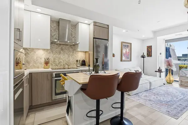 5220 Dundas ST #D211, Burlington, ON L7L 0J4