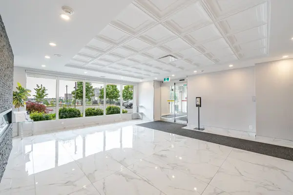 115 Hillcrest AVE #811, Mississauga, ON L5B 3Y9