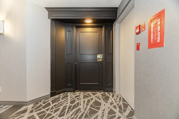 115 Hillcrest AVE #811, Mississauga, ON L5B 3Y9