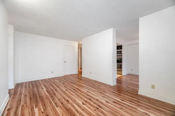 115 Hillcrest AVE #811, Mississauga, ON L5B 3Y9