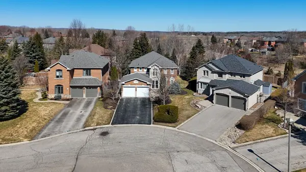 4 Vantagebrook CT, Caledon, ON L7E 1J3