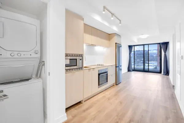 1 Jarvis St ST #728, Hamilton, ON L8R 3J2