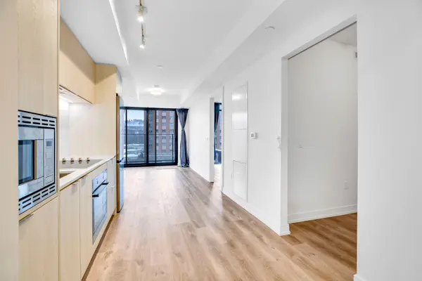 1 Jarvis St ST #728, Hamilton, ON L8R 3J2