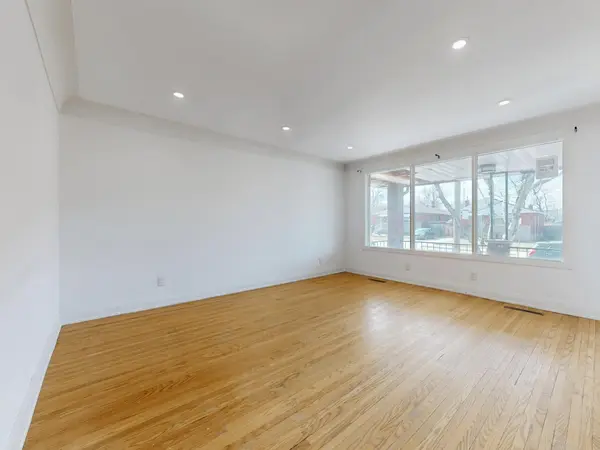 359 East 42nd ST #Main, Hamilton, ON L8T 3A6