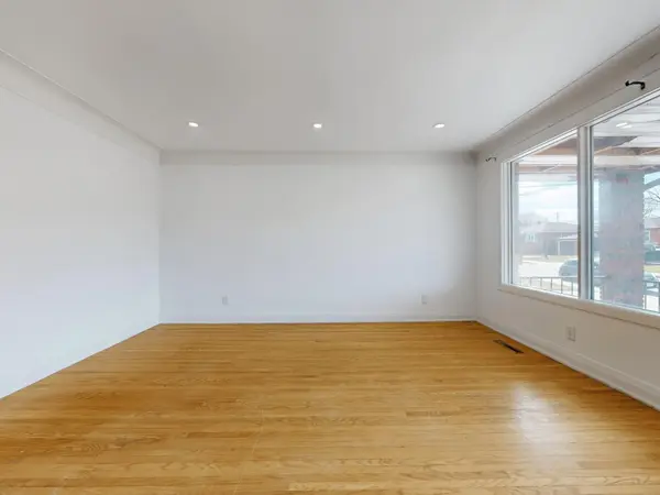 359 East 42nd ST #Main, Hamilton, ON L8T 3A6