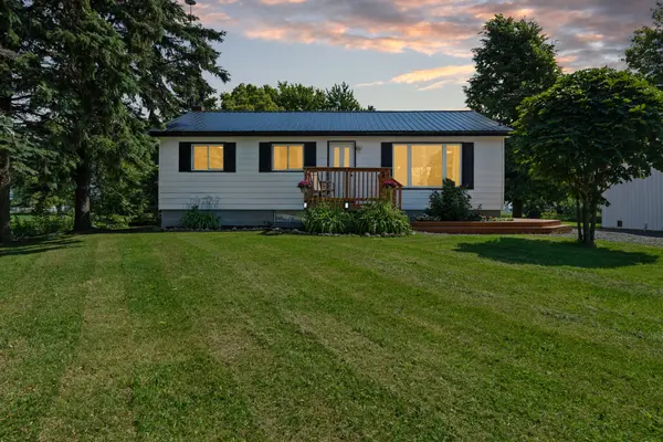 912 8TH LINE RD, Frontenac Islands, ON K0H 2Y0