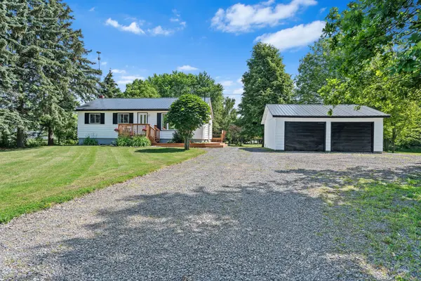 912 8TH LINE RD, Frontenac Islands, ON K0H 2Y0