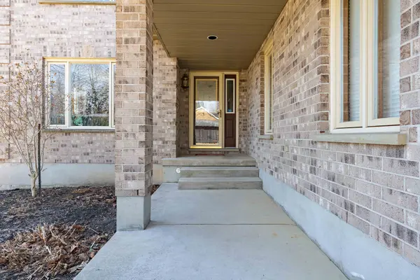 227 William ST E, North Middlesex, ON N0M 2K0