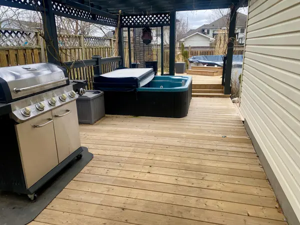 3681 Sussex LN, Fort Erie, ON L0S 1S0