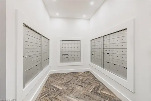 480 Callaway RD #107, London North, ON N6G 0Z3