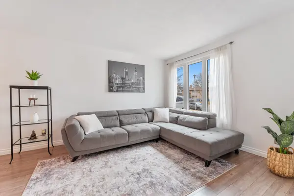 81 Stirling Macgregor DR, Cambridge, ON N1S 4P4