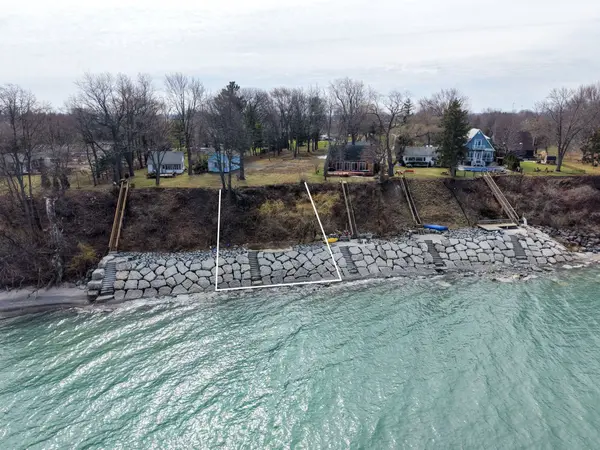 1204 LAKESHORE RD W, St. Catharines, ON L2R 6P9