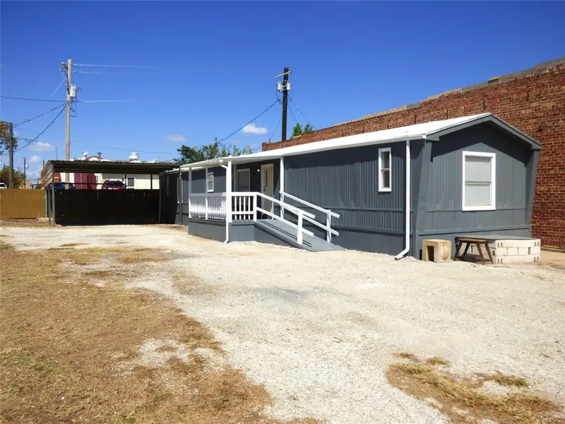 105 E 9th Street, Cisco, TX 76437