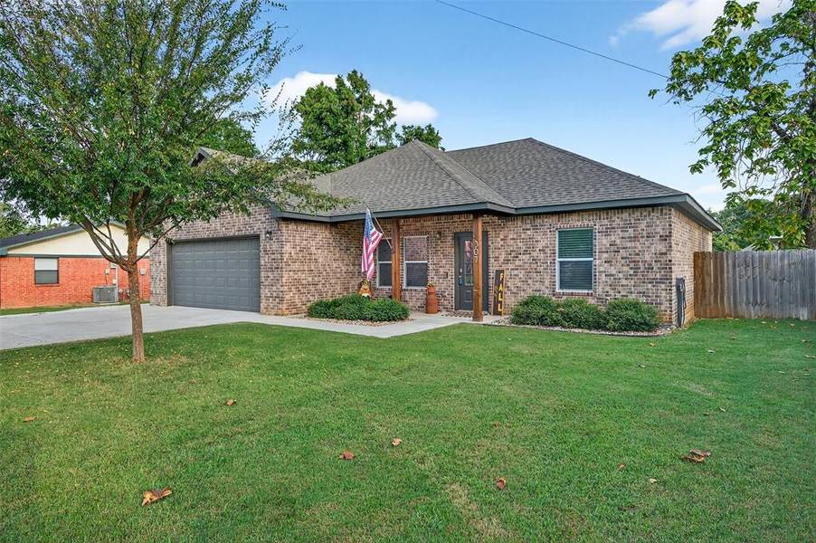 307 Brockett Street, Collinsville, TX 76233