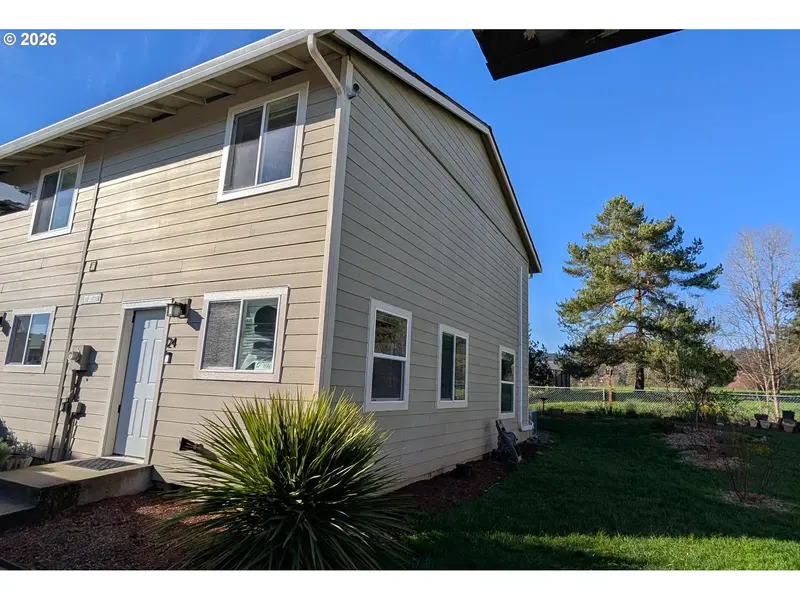 3305 E VITTORIA WAY #24, Newberg, OR 97132