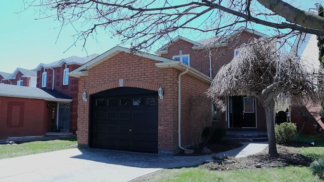 10 Elephant Hill DR, Clarington, ON L1C 4M5