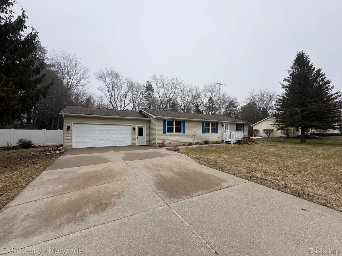 100 Hickory LN, Yale, MI 48097
