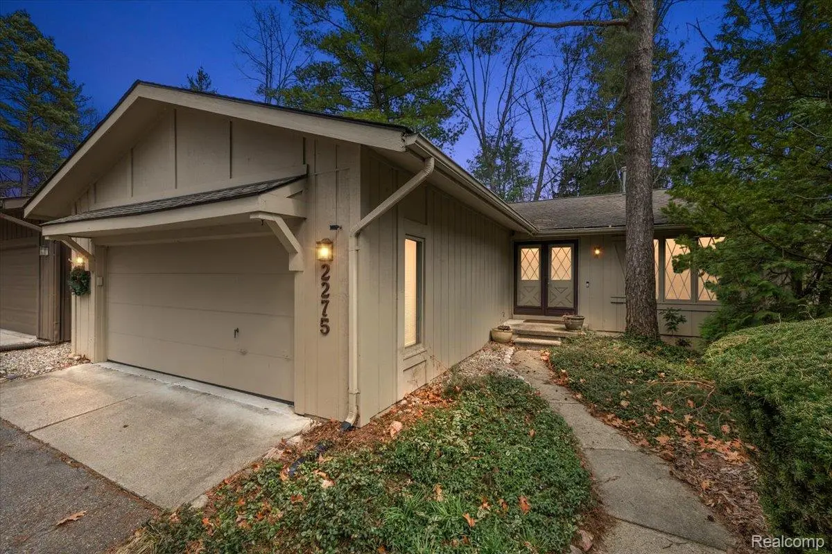 2275 FOREST GLEN, West Bloomfield Charter Township, MI 48324