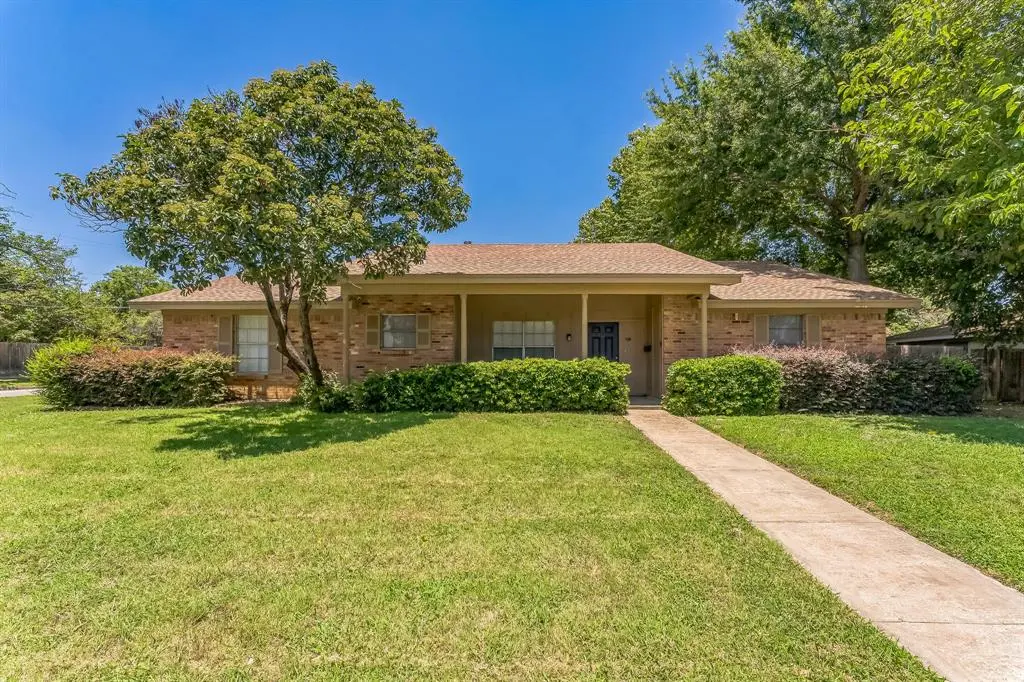 7301 Laurie Drive, Fort Worth, TX 76112