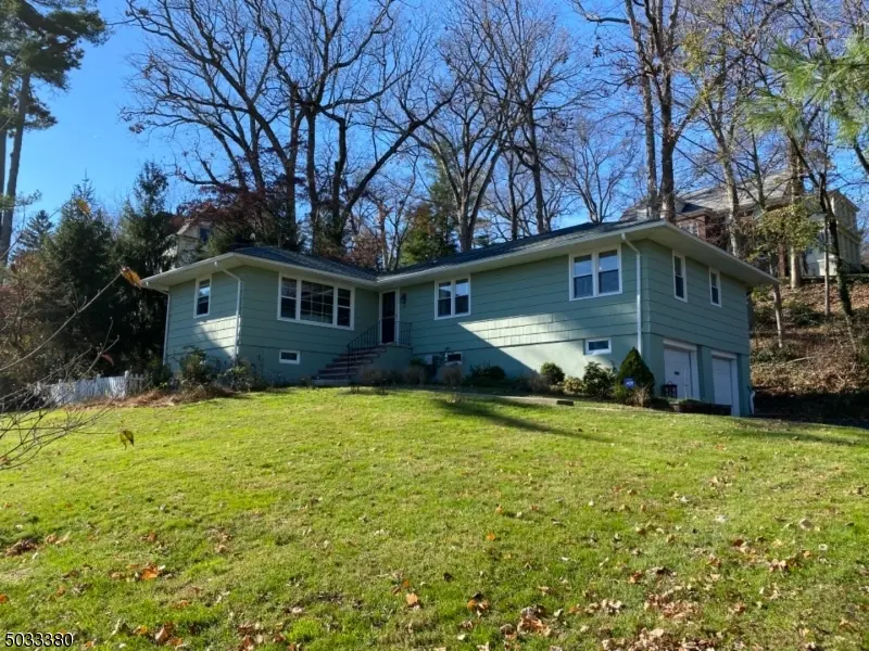 28 Edgehill Ave, Chatham Boro, NJ 07928