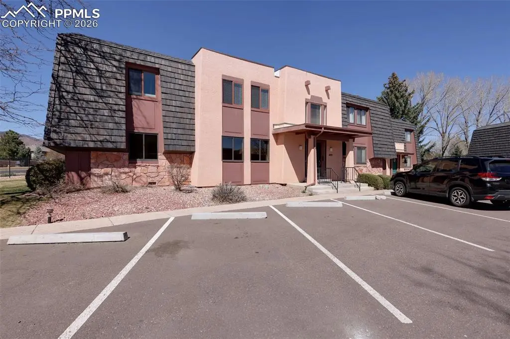 2973 Mesa RD #A, Colorado Springs, CO 80904