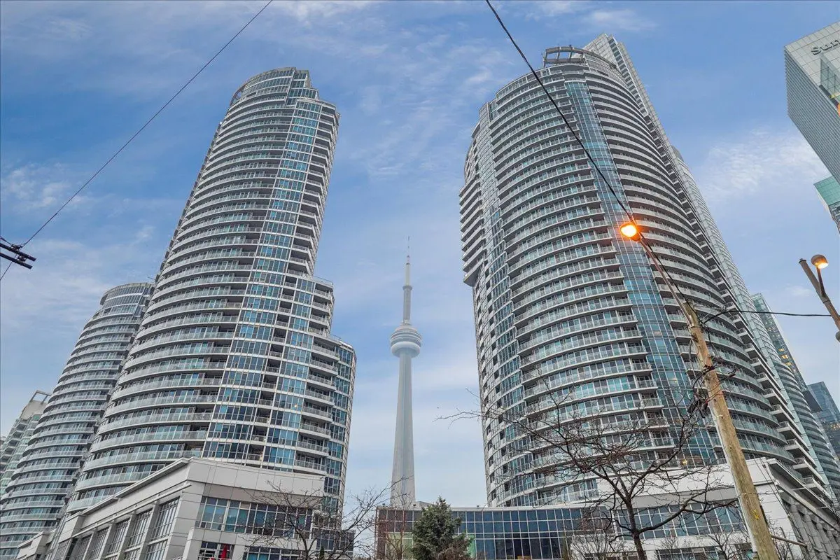 218 Queens Quay W #1804, Toronto C01, ON M5J 2Y6