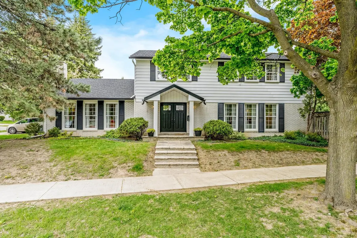 33 Avonwick Gate, Toronto C13, ON M2A 2M7