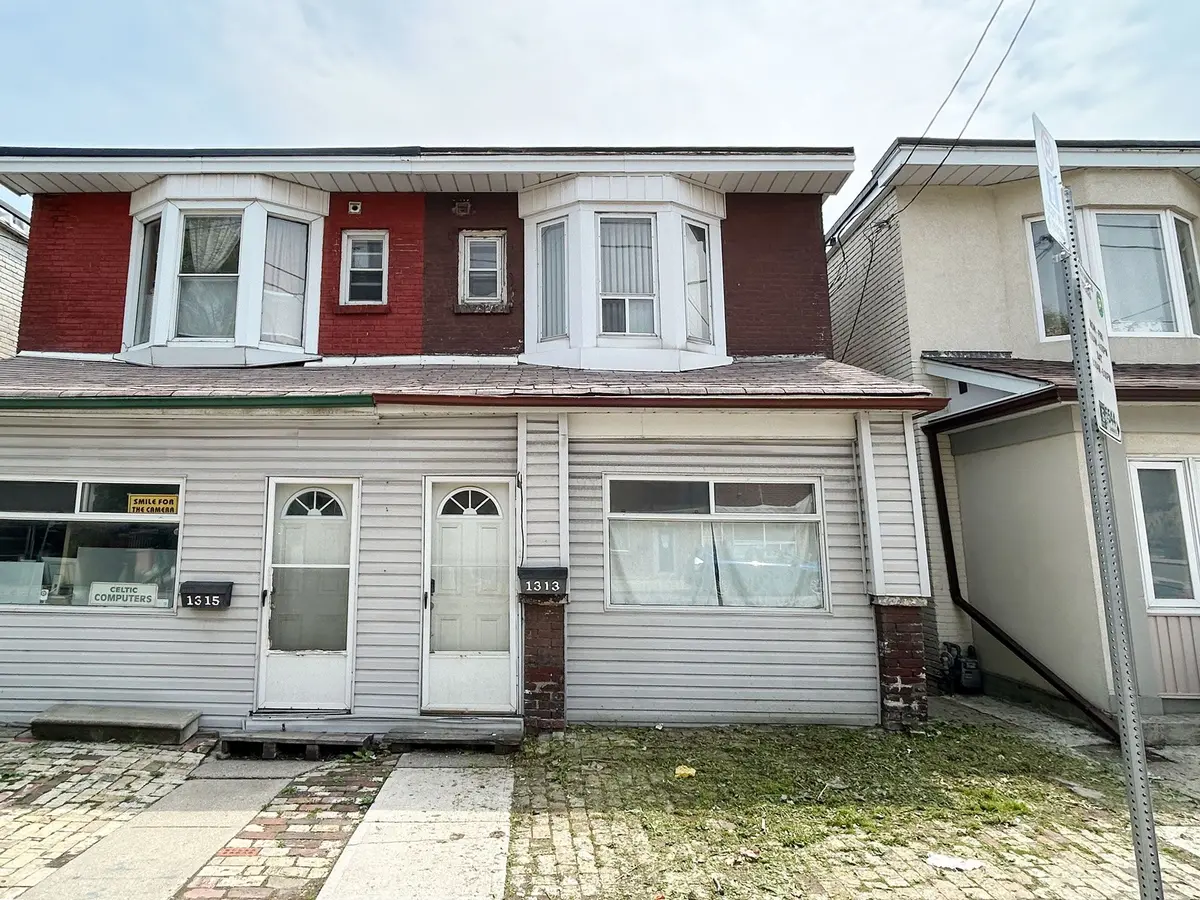 1313 Gerrard ST, Toronto E01, ON M4L 1Y8