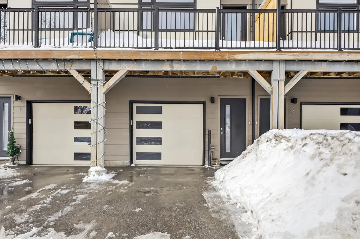 540 Essa RD #2, Barrie, ON L9J 0H2